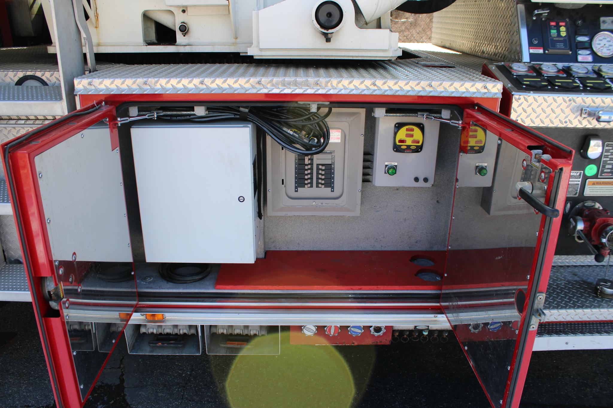 2002 Pierce Dash 95' Mid-Mount Quint - image 3