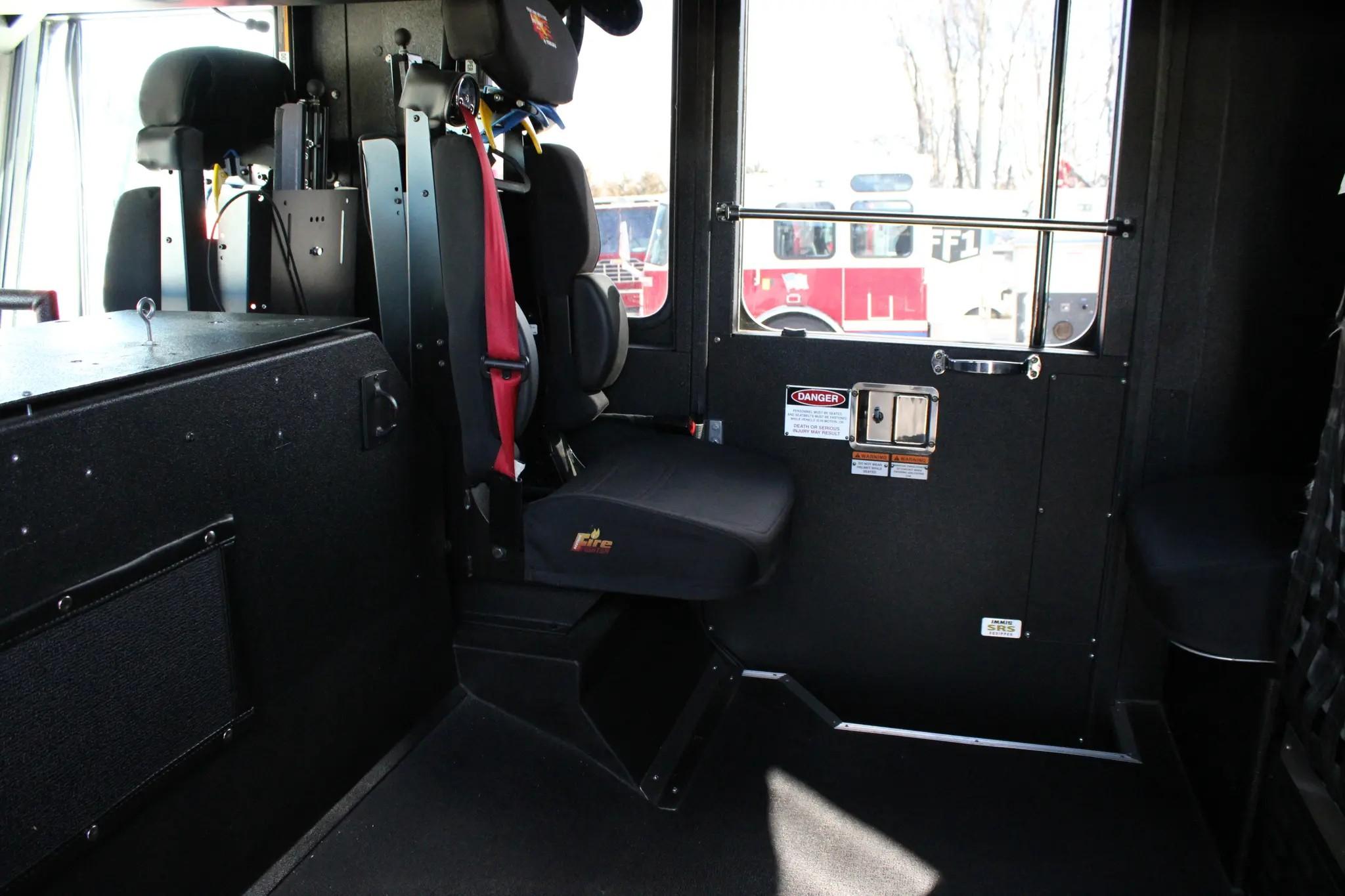 2015 Ferrara Igniter 100' Tower - image 26