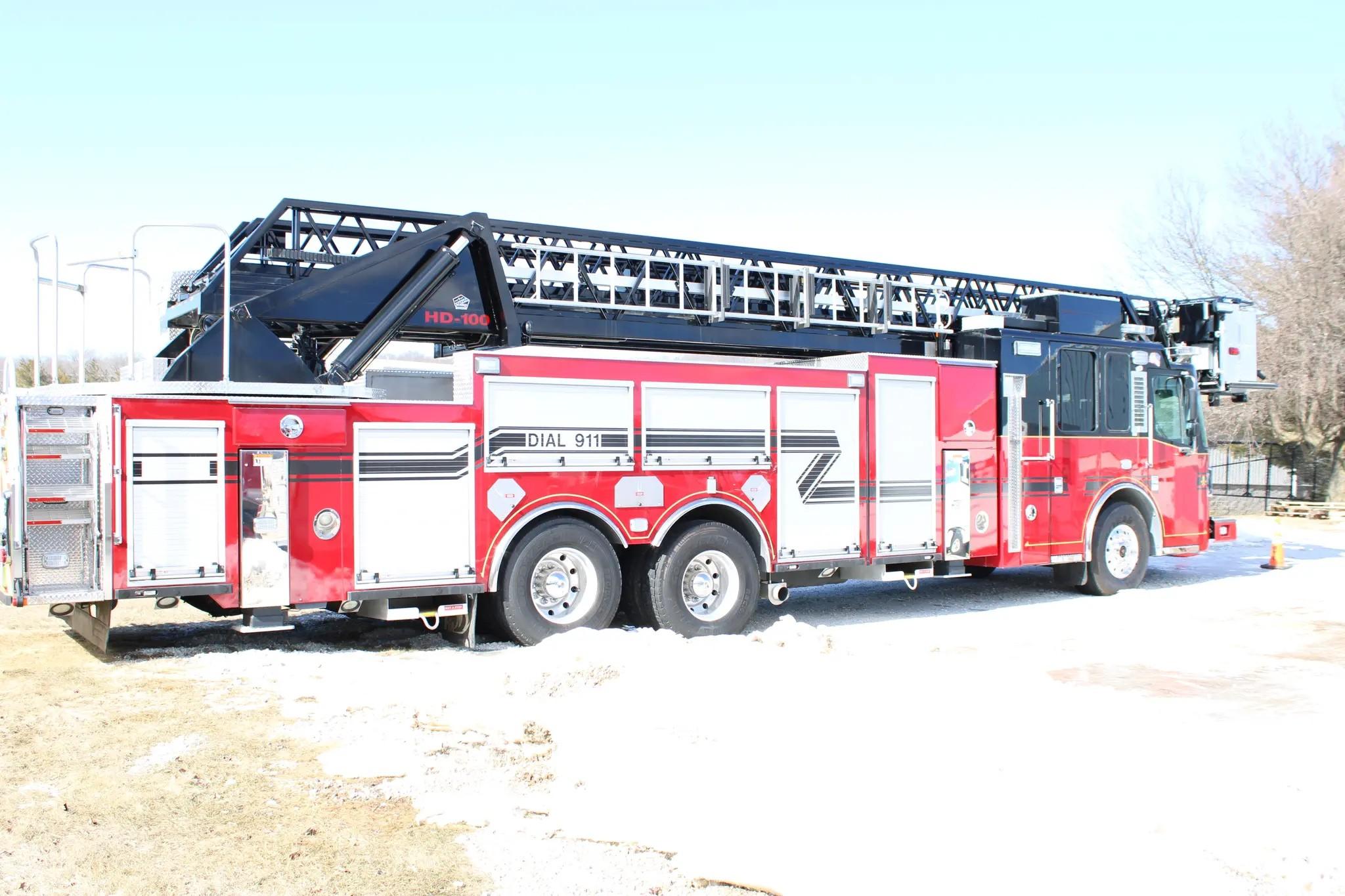 2015 Ferrara Igniter 100' Tower - image 15