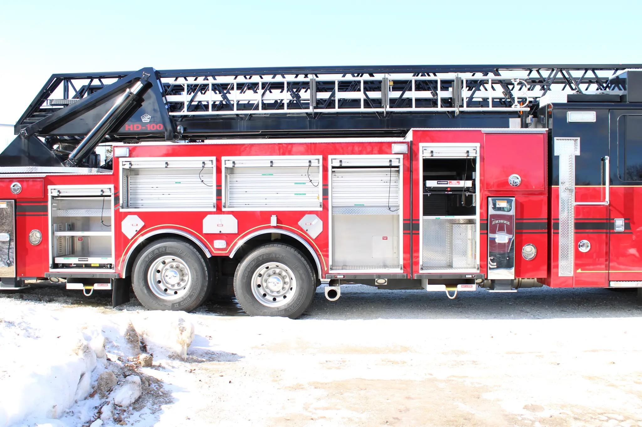 2015 Ferrara Igniter 100' Tower - image 8