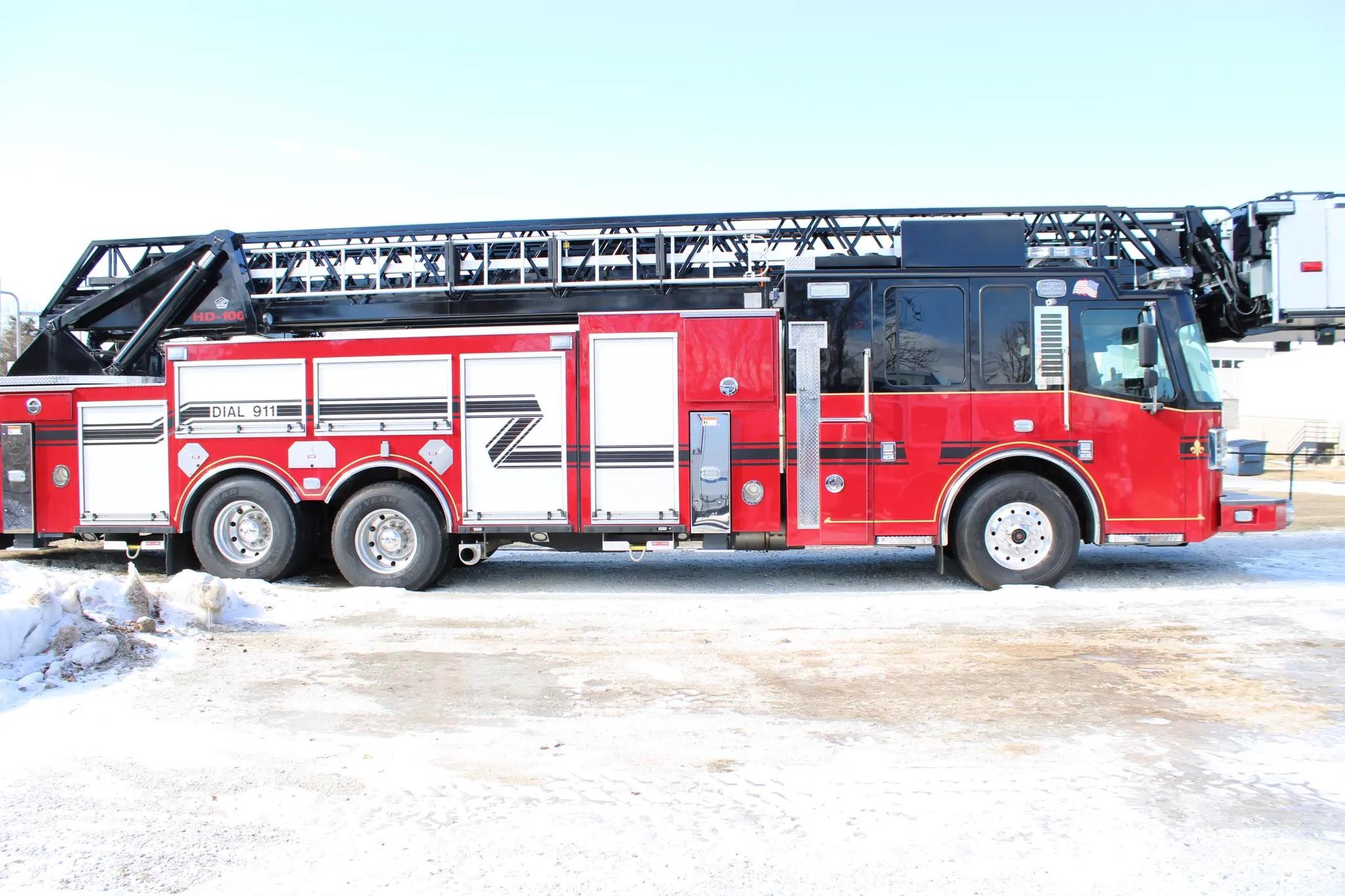 2015 Ferrara Igniter 100' Tower - image 7