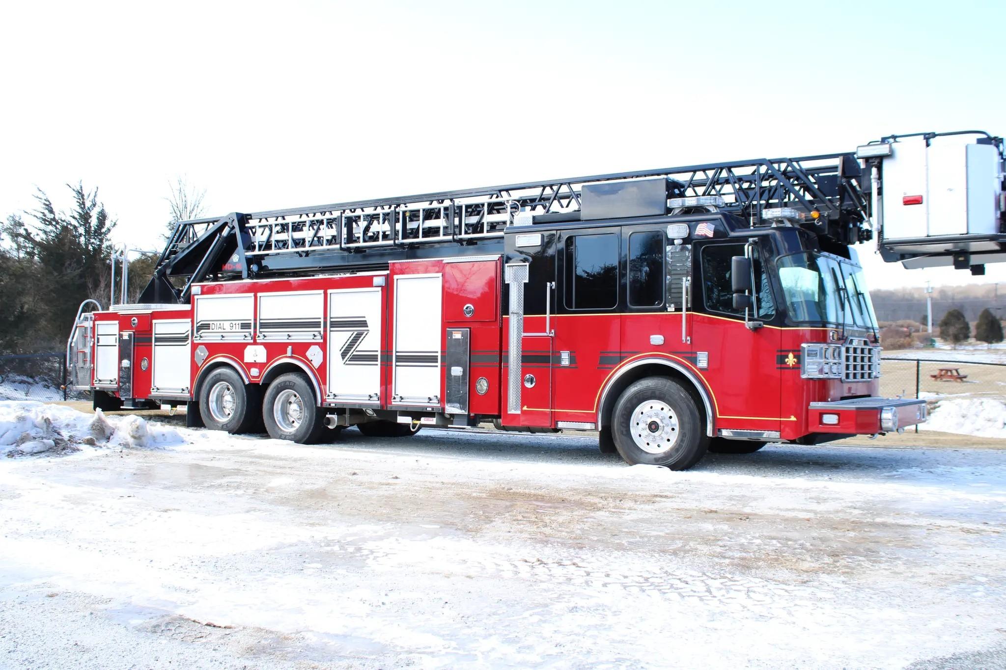 2015 Ferrara Igniter 100' Tower - image 6