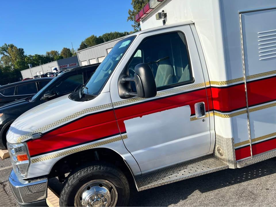 2015 Ford E450 Type III Ambulance - image 2