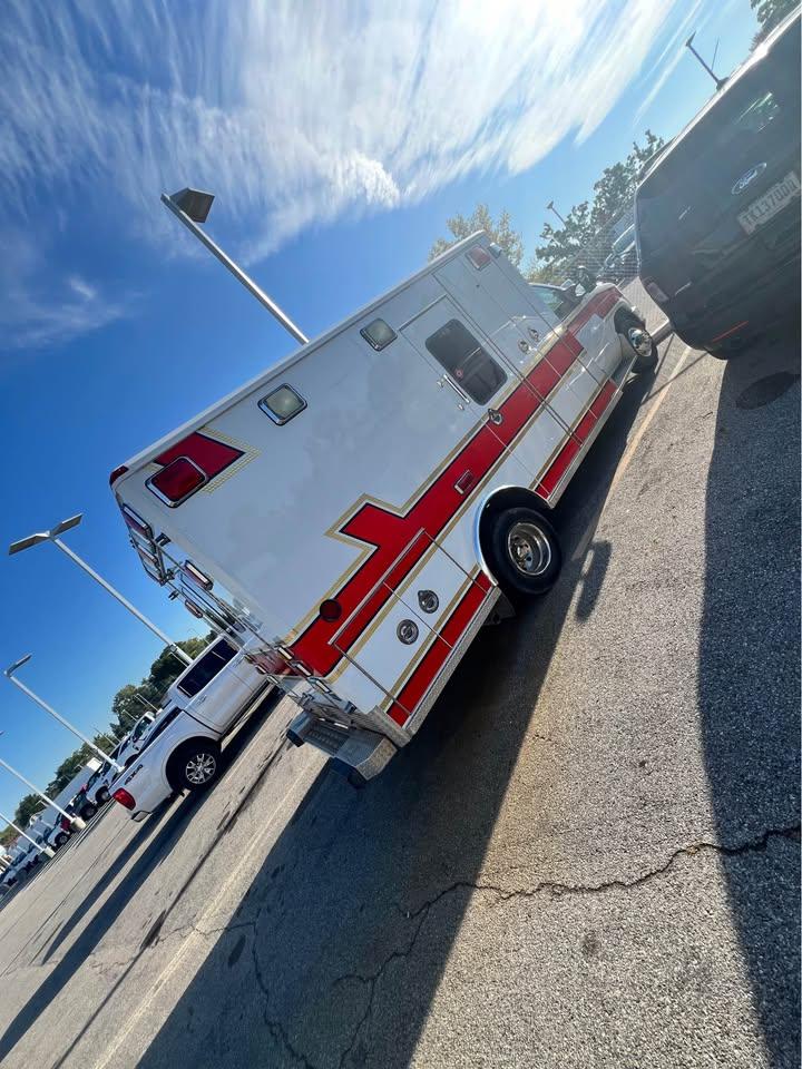 2015 Ford E450 Type III Ambulance - image 4