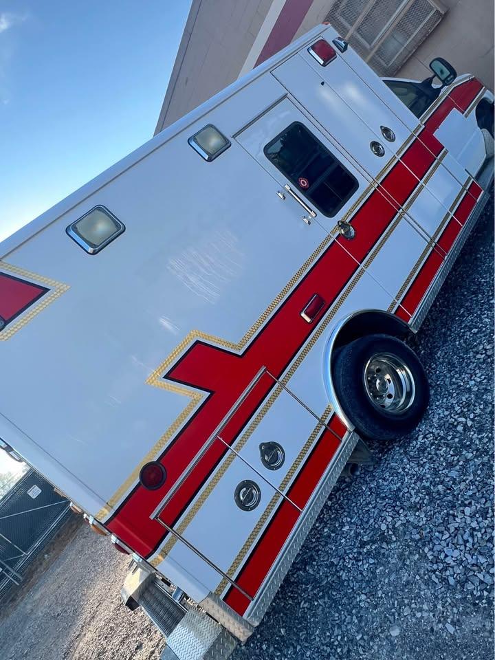 2015 Ford E450 Type III Ambulance - image 6