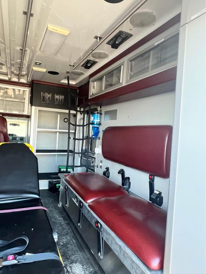 2015 Ford E450 Type III Ambulance - image 8