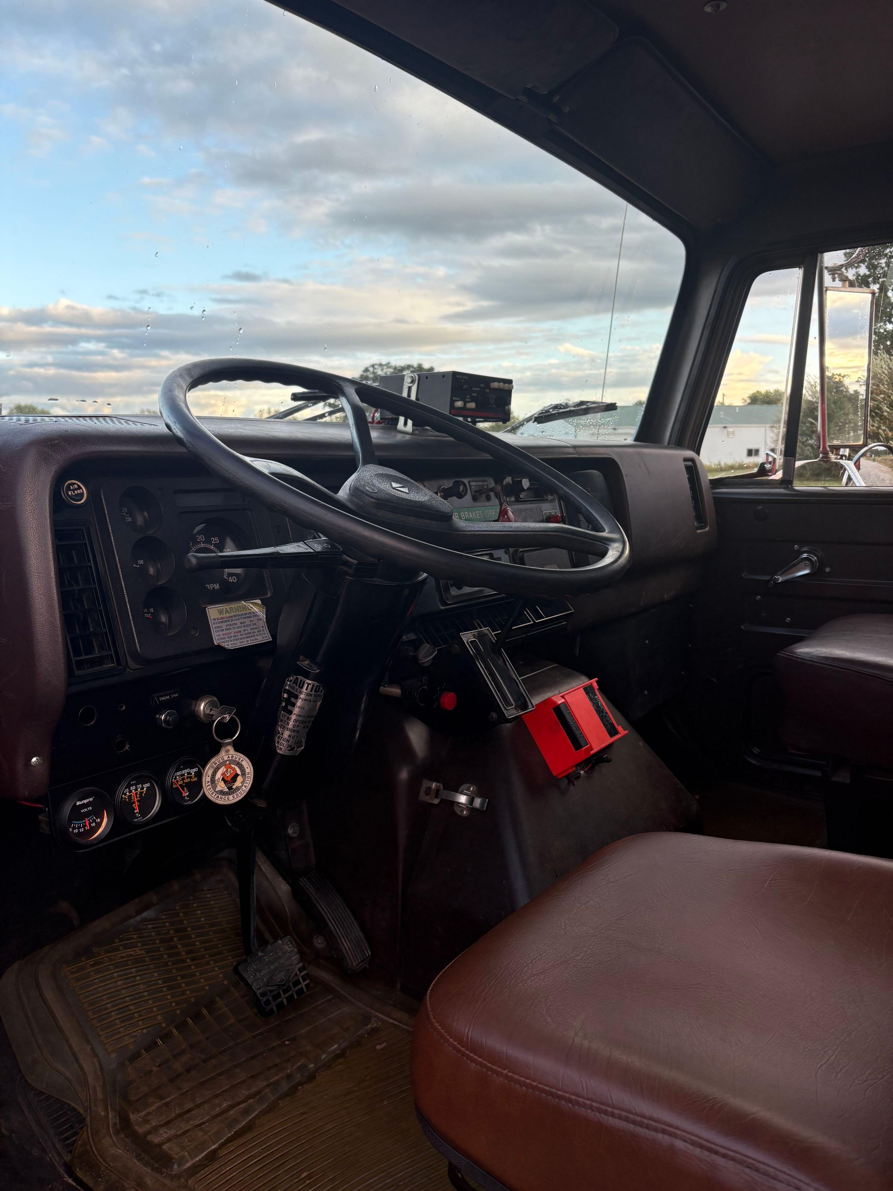 1989 International 4x4 Tanker - image 6