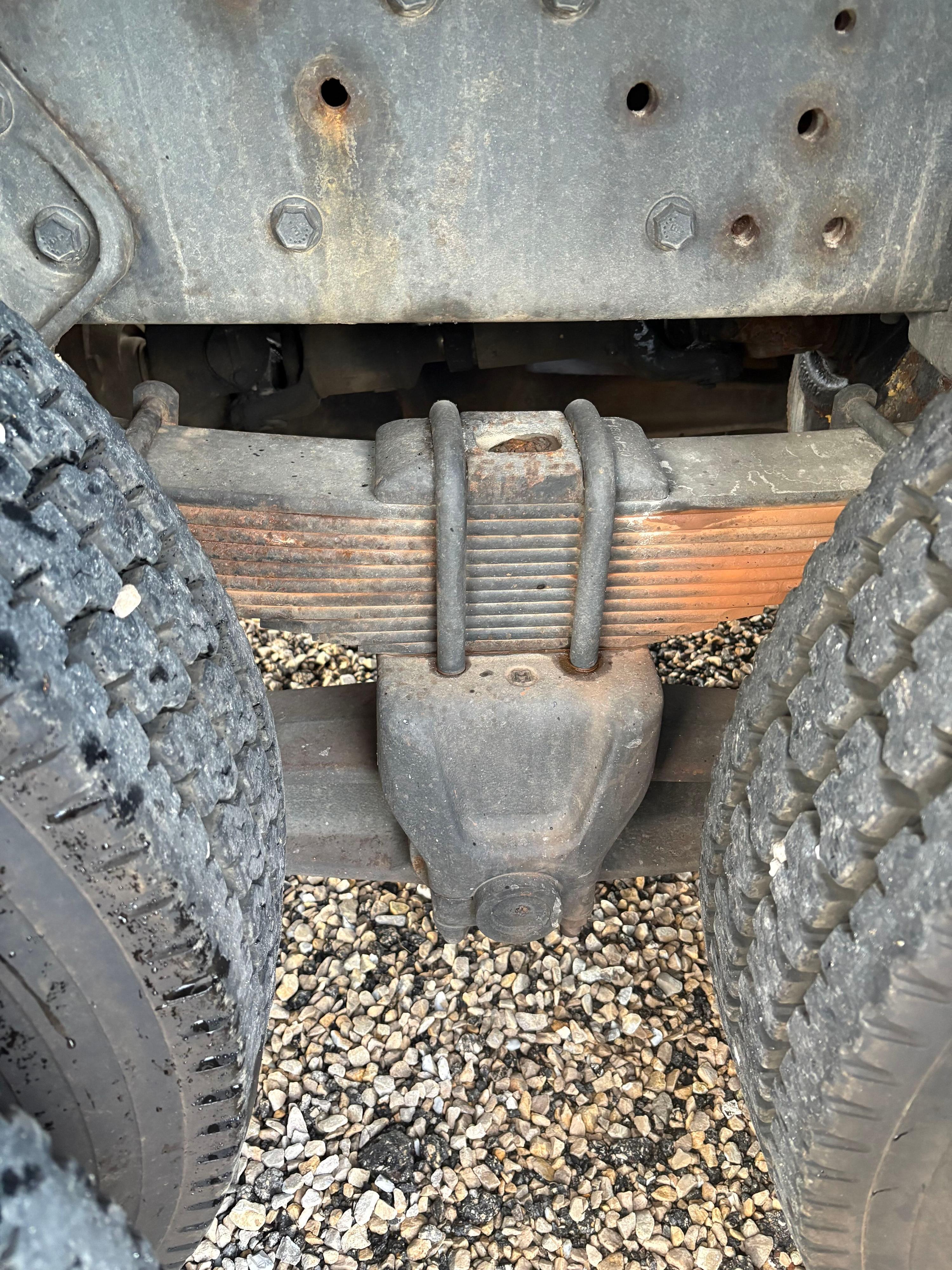 1989 International 4x4 Tanker - image 15
