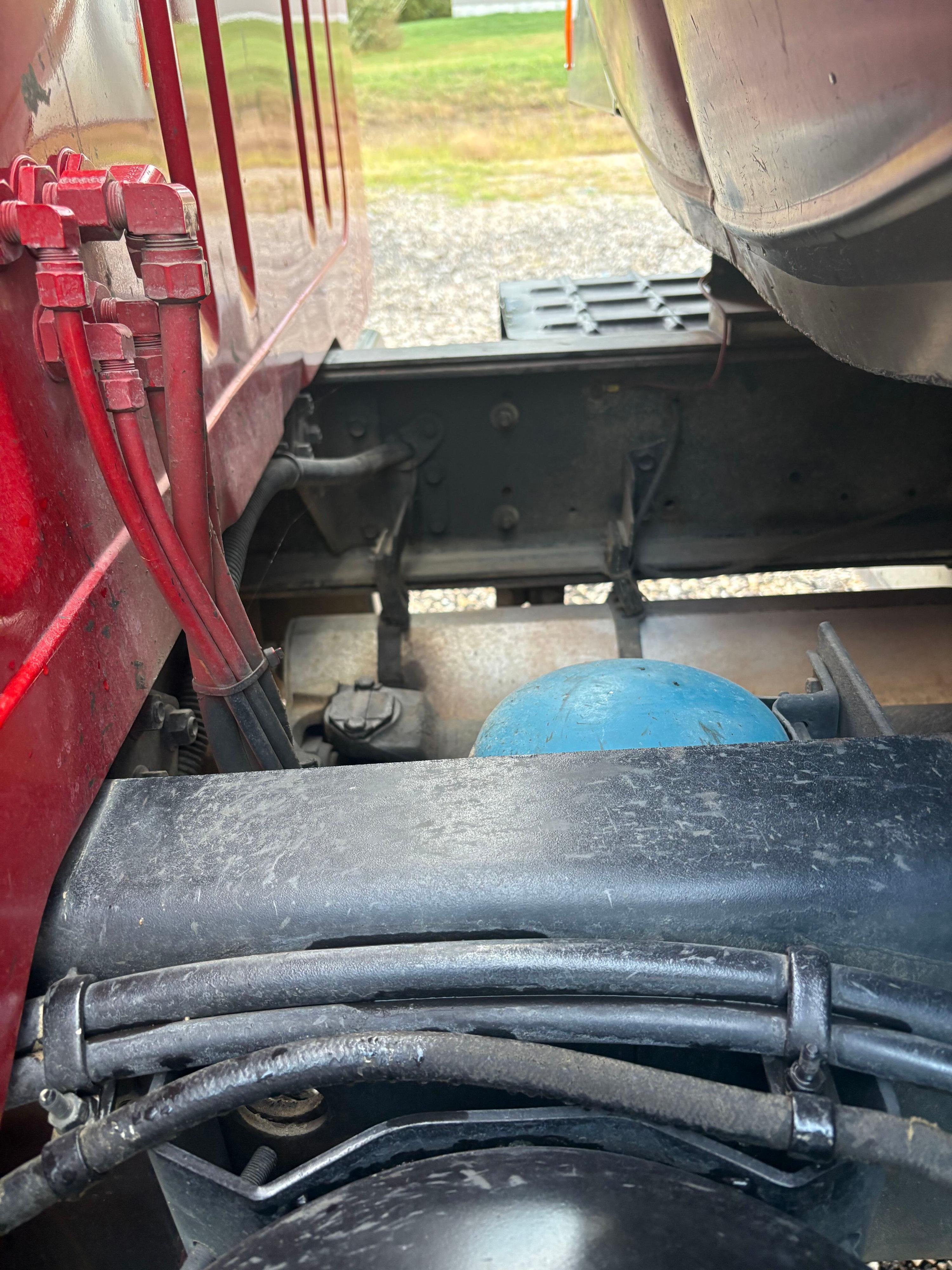 1989 International 4x4 Tanker - image 16