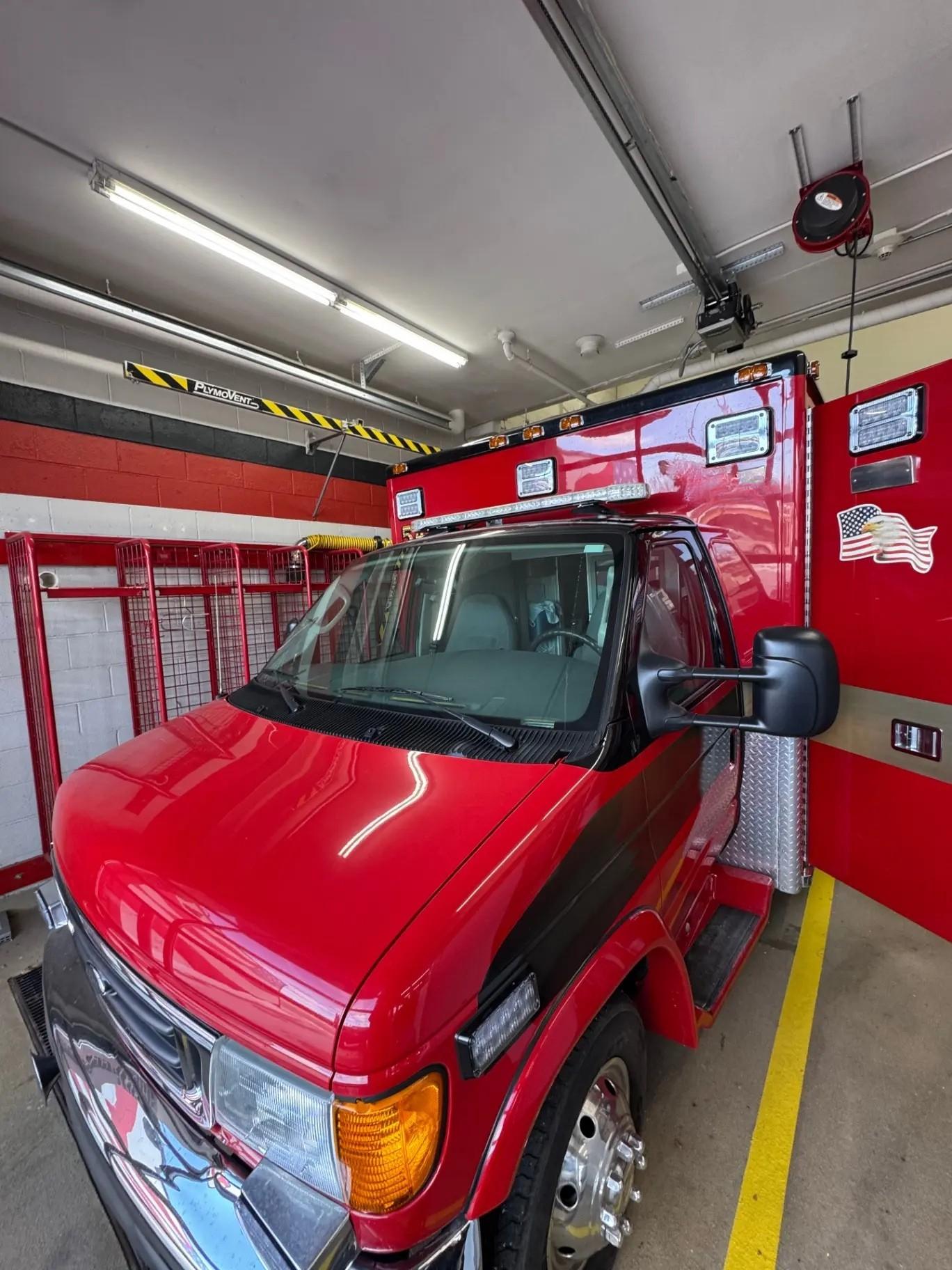 2007 MedTec Ford Type III Ambulance - image 5
