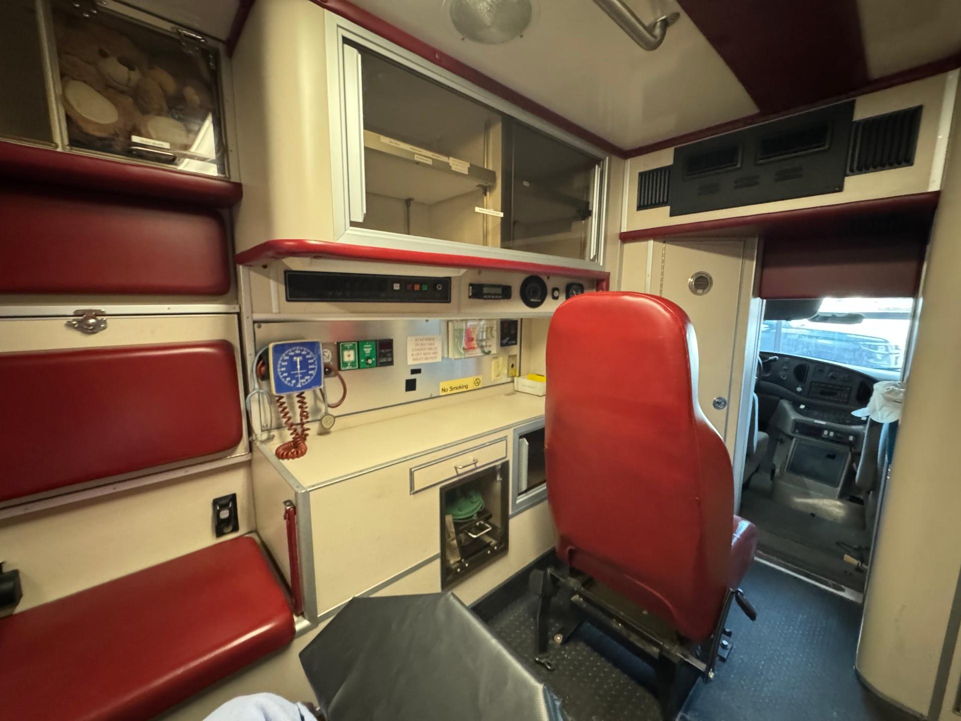 2007 MedTec Ford Type III Ambulance - image 11