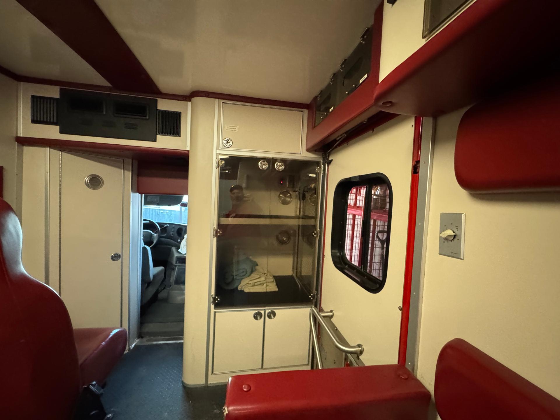 2007 MedTec Ford Type III Ambulance - image 10