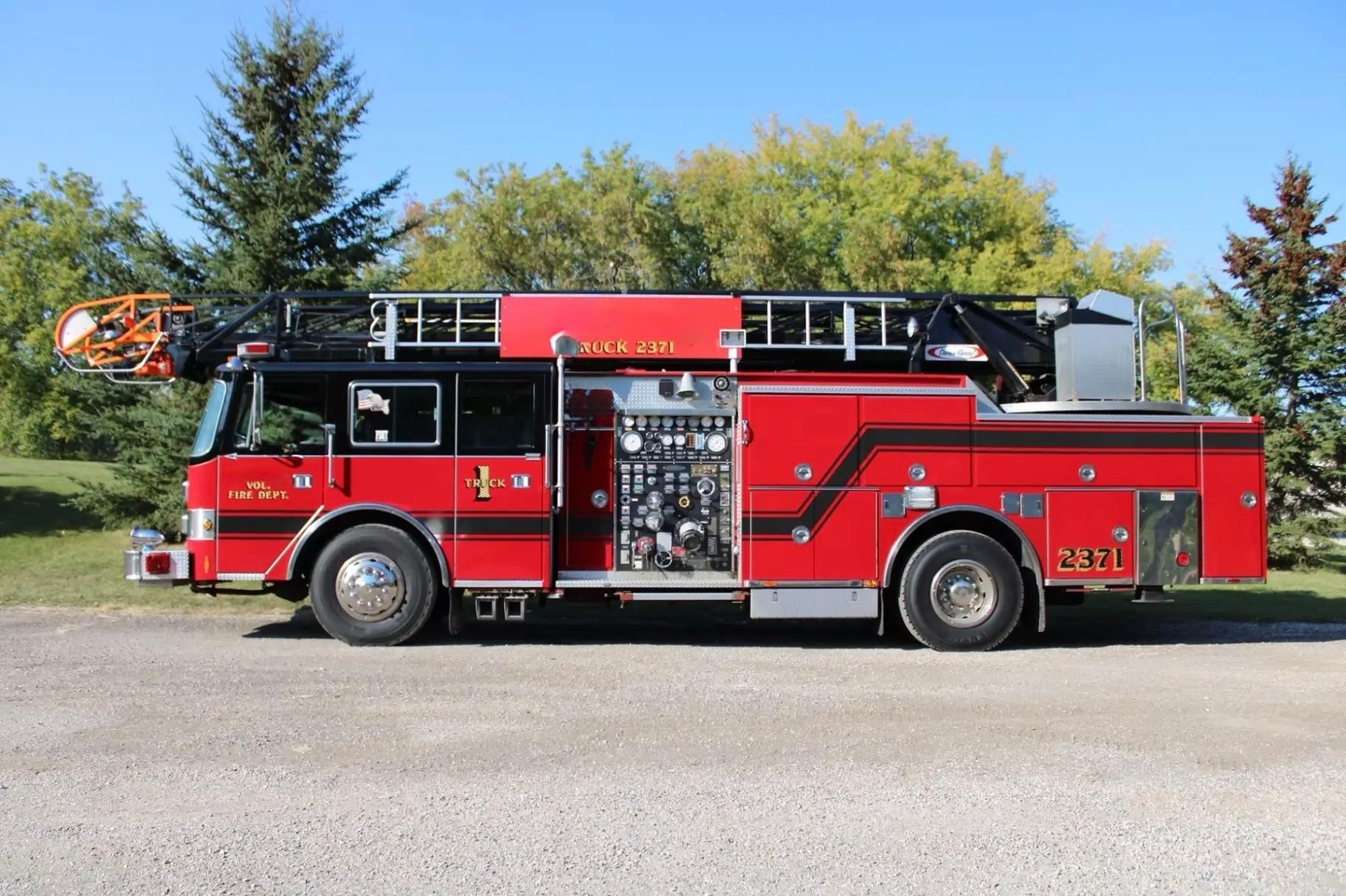 1990 Pierce Quint 75' Quint - image 1