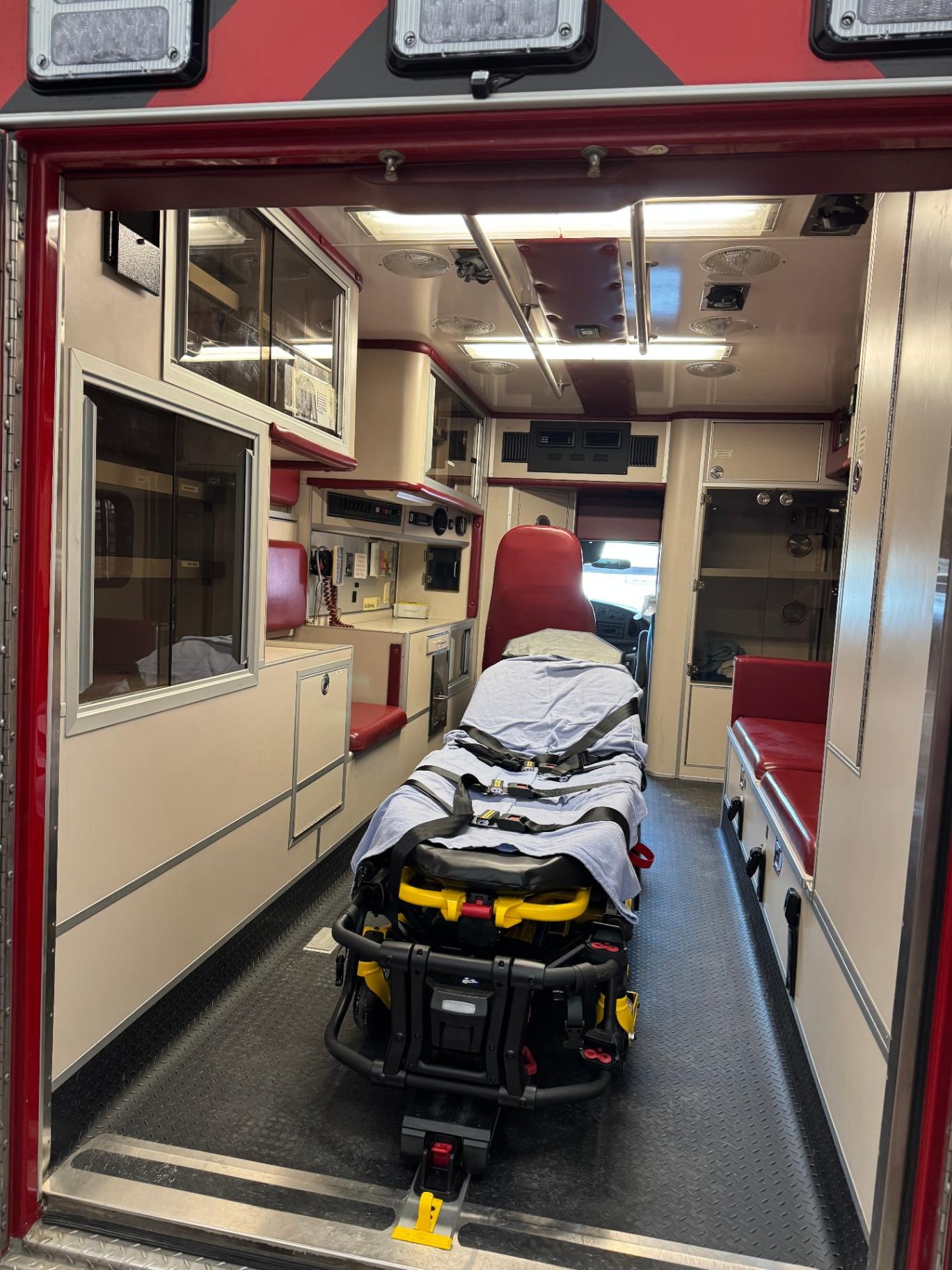 2007 MedTec Ford Type III Ambulance - image 6