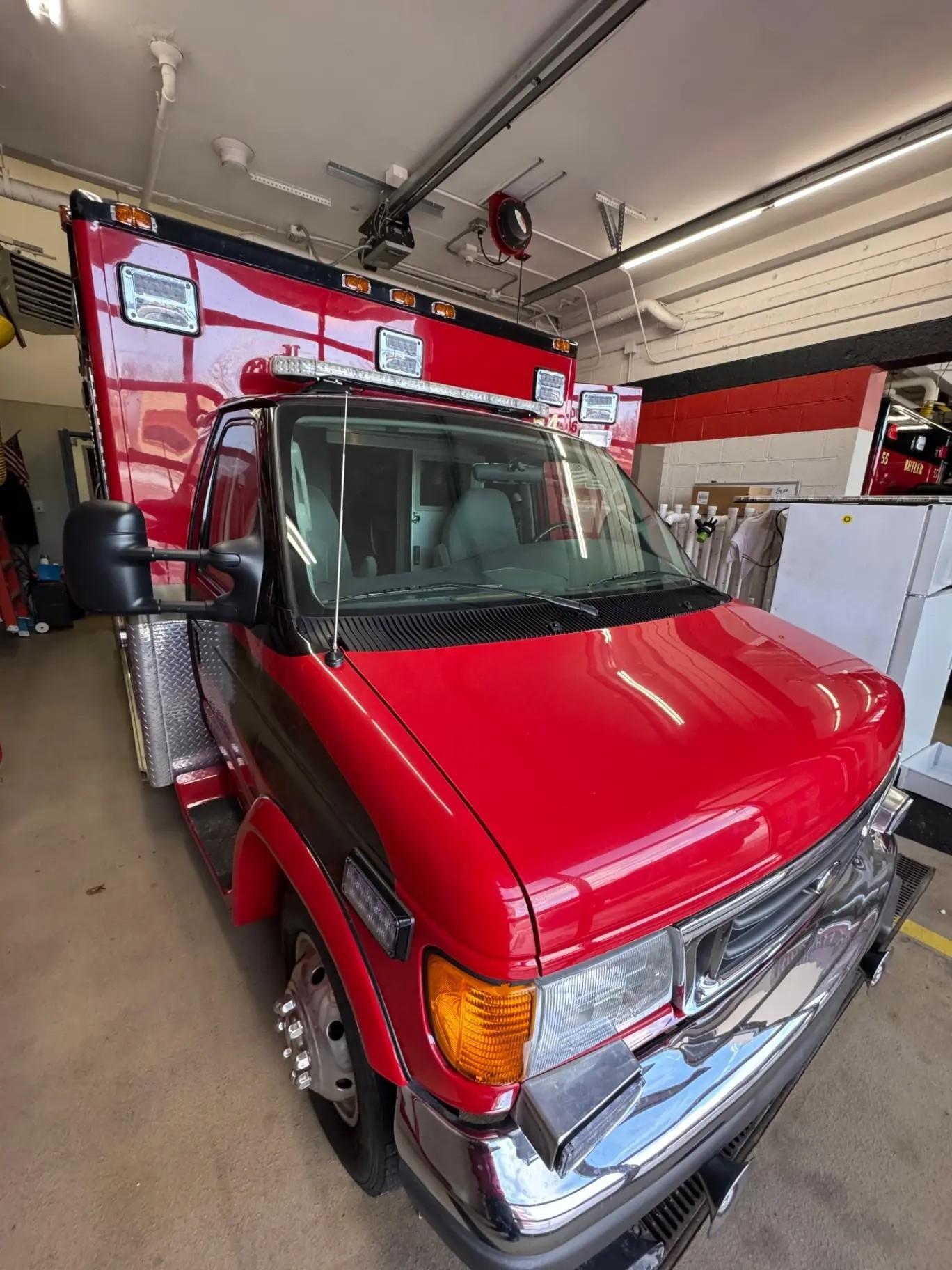 2007 MedTec Ford Type III Ambulance - image 3