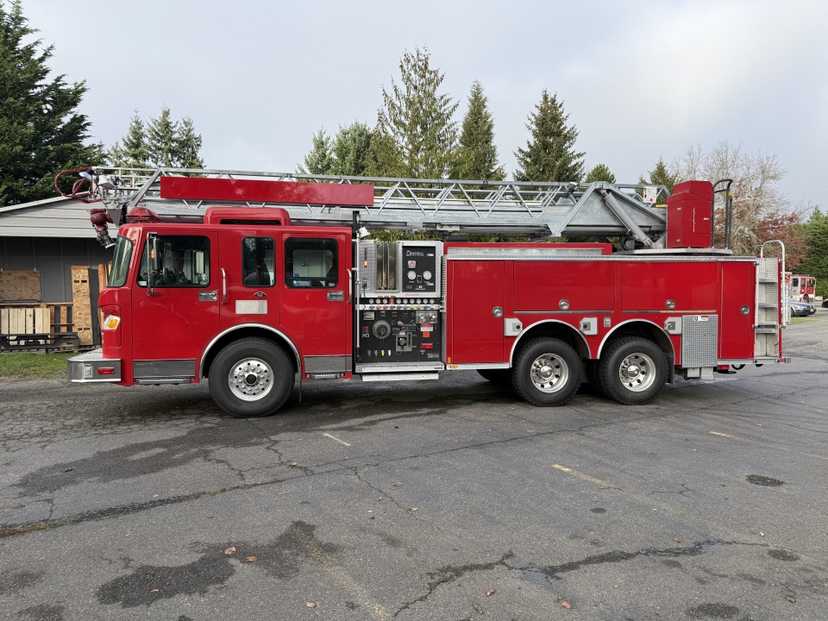2006 Spartan Evolution 75' Quint