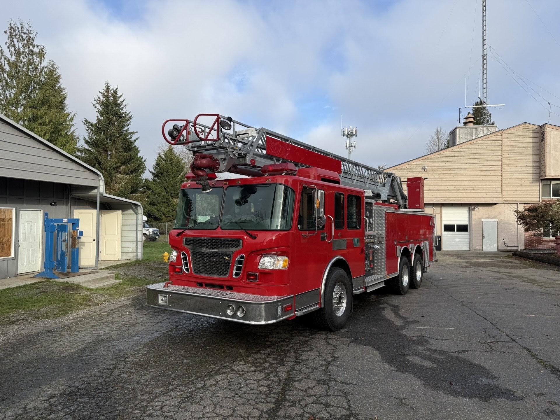 2006 Spartan Evolution 75' Quint - image 2