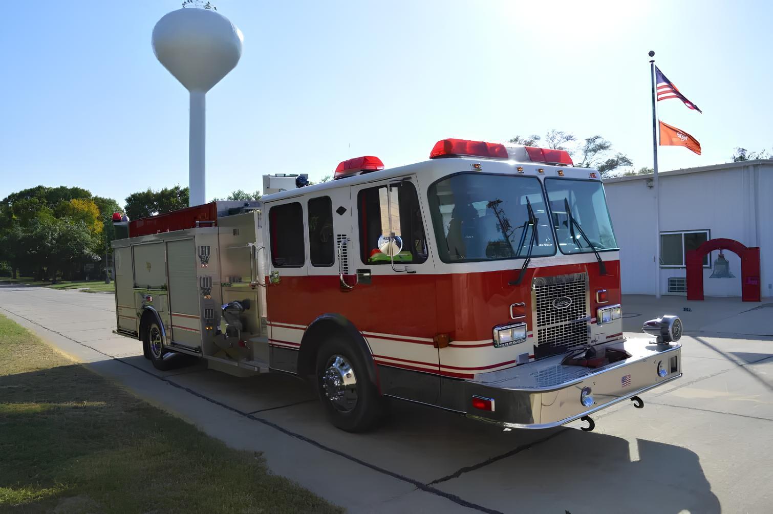 2000 Luverne Pumper - image 2