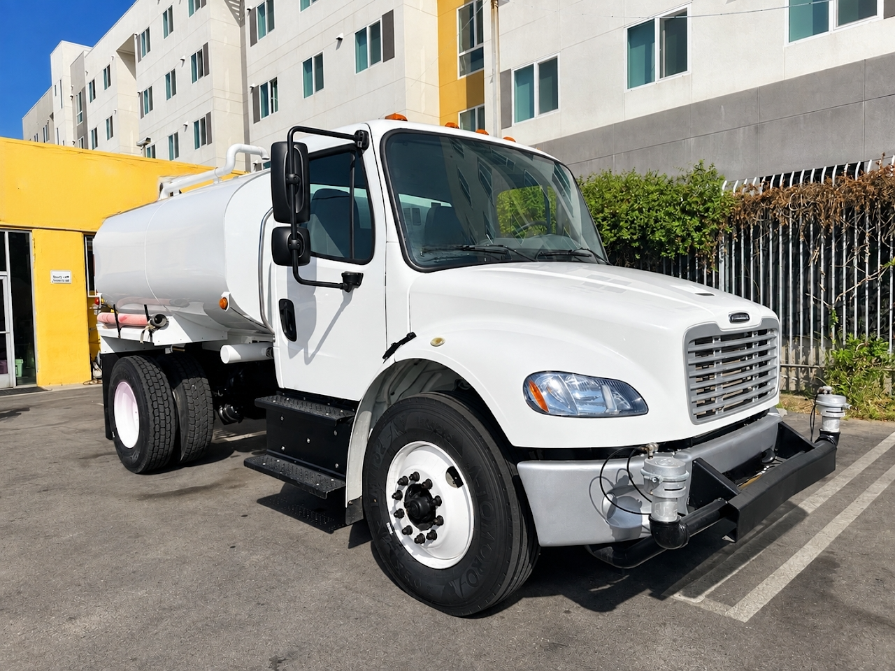 2018 Freightliner Tanker - image 4
