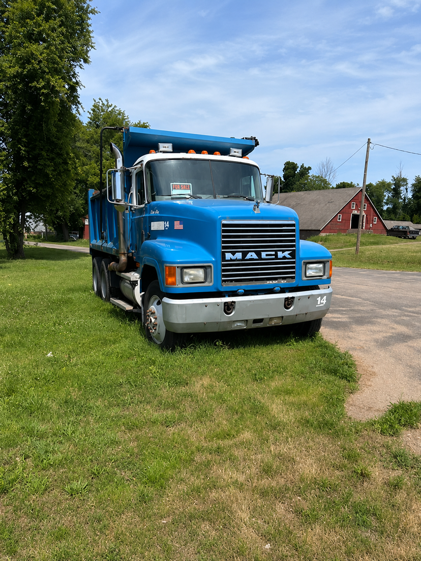 1993 Mack Dump Truck