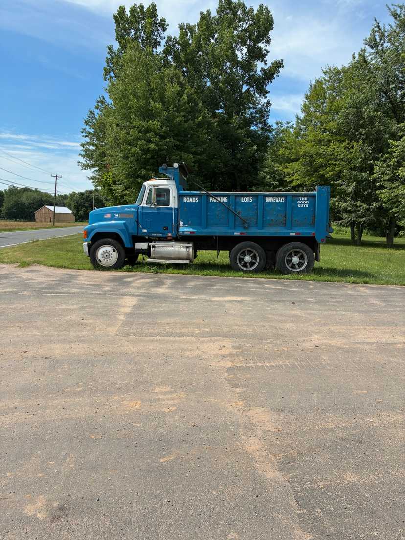 1993 Mack Dump Truck — photo 2
