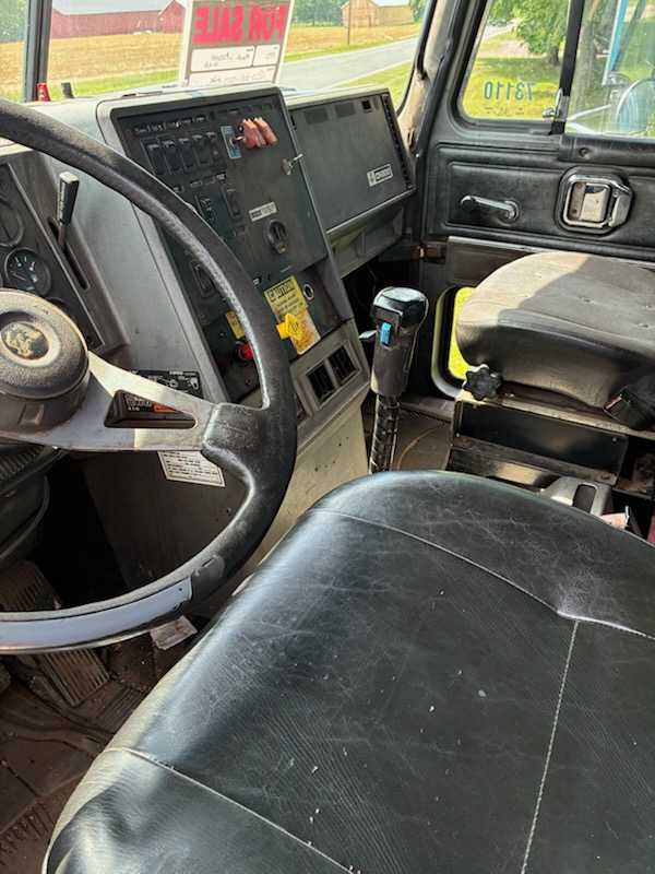 1993 Mack Dump Truck — photo 6