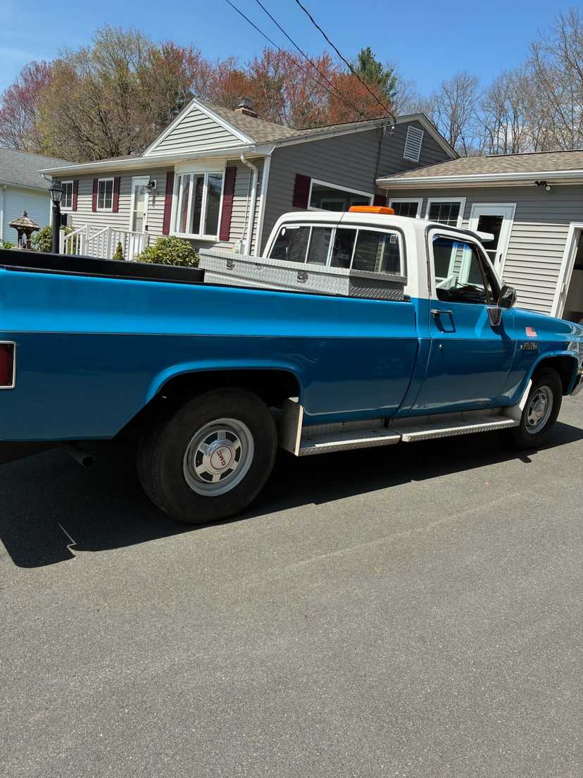 1984 GMC 1500 Series 3/4-Ton Pickup — photo 4