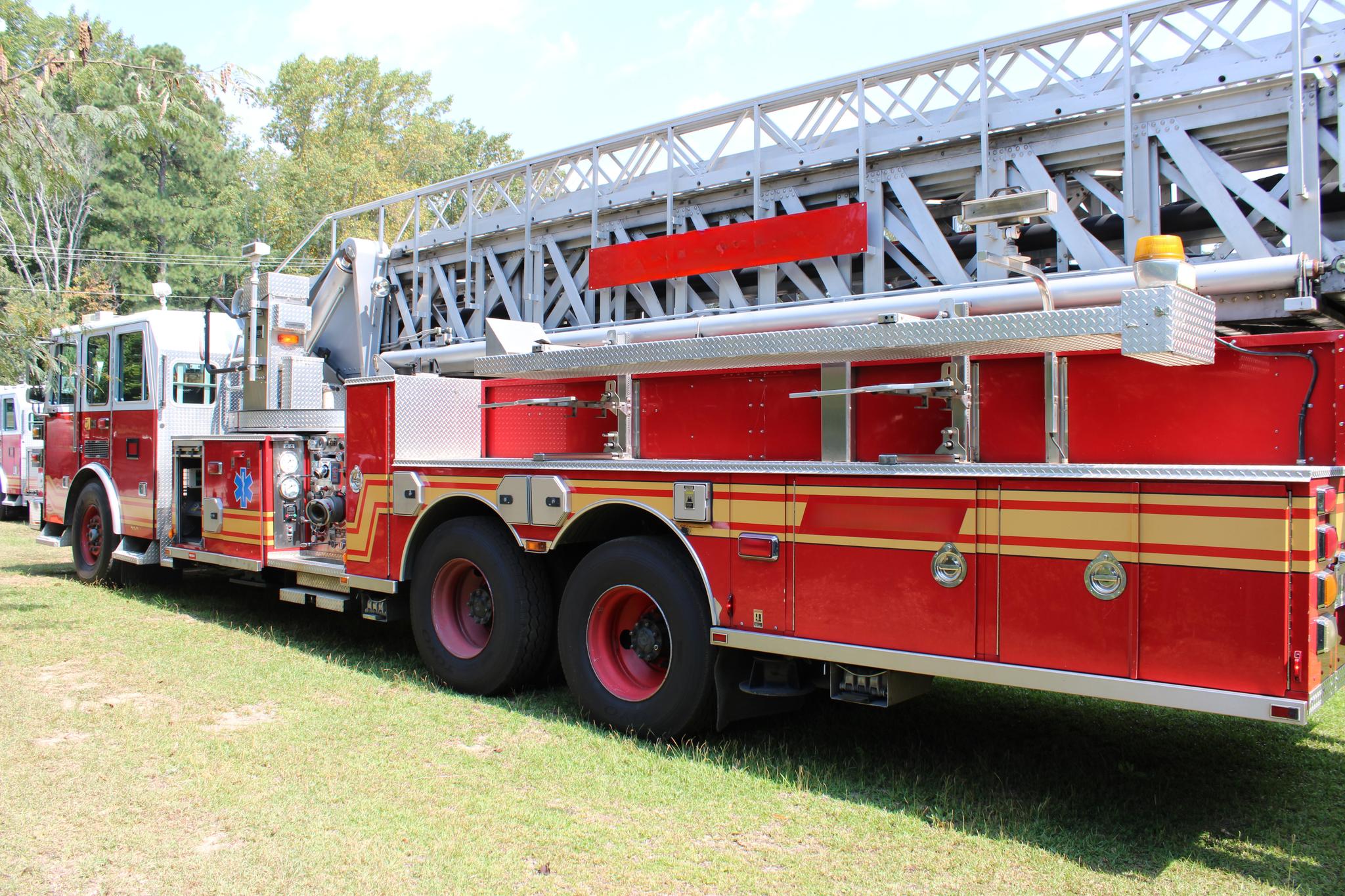 2004 Sutphen 95' 1500/300 Quint - image 2