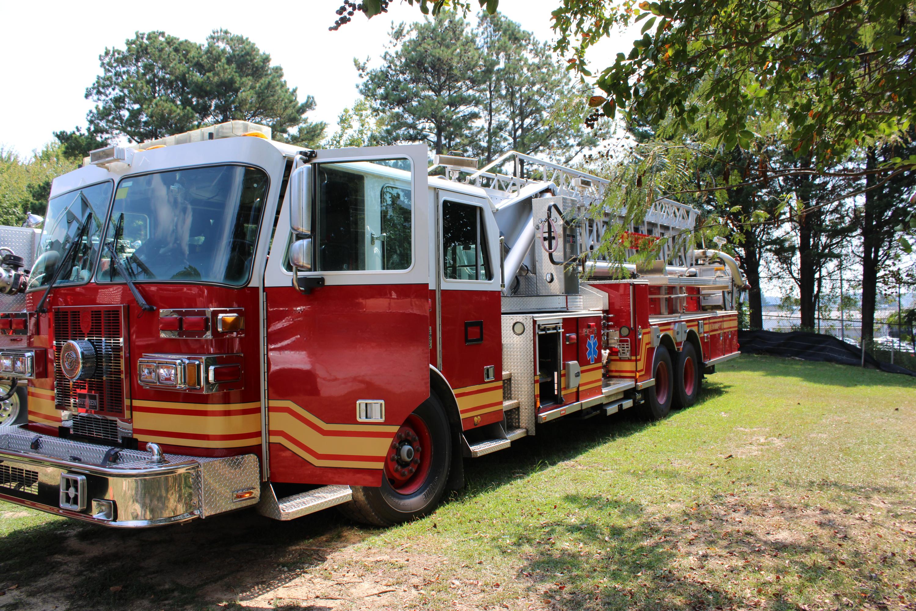2004 Sutphen 95' 1500/300 Quint - image 3