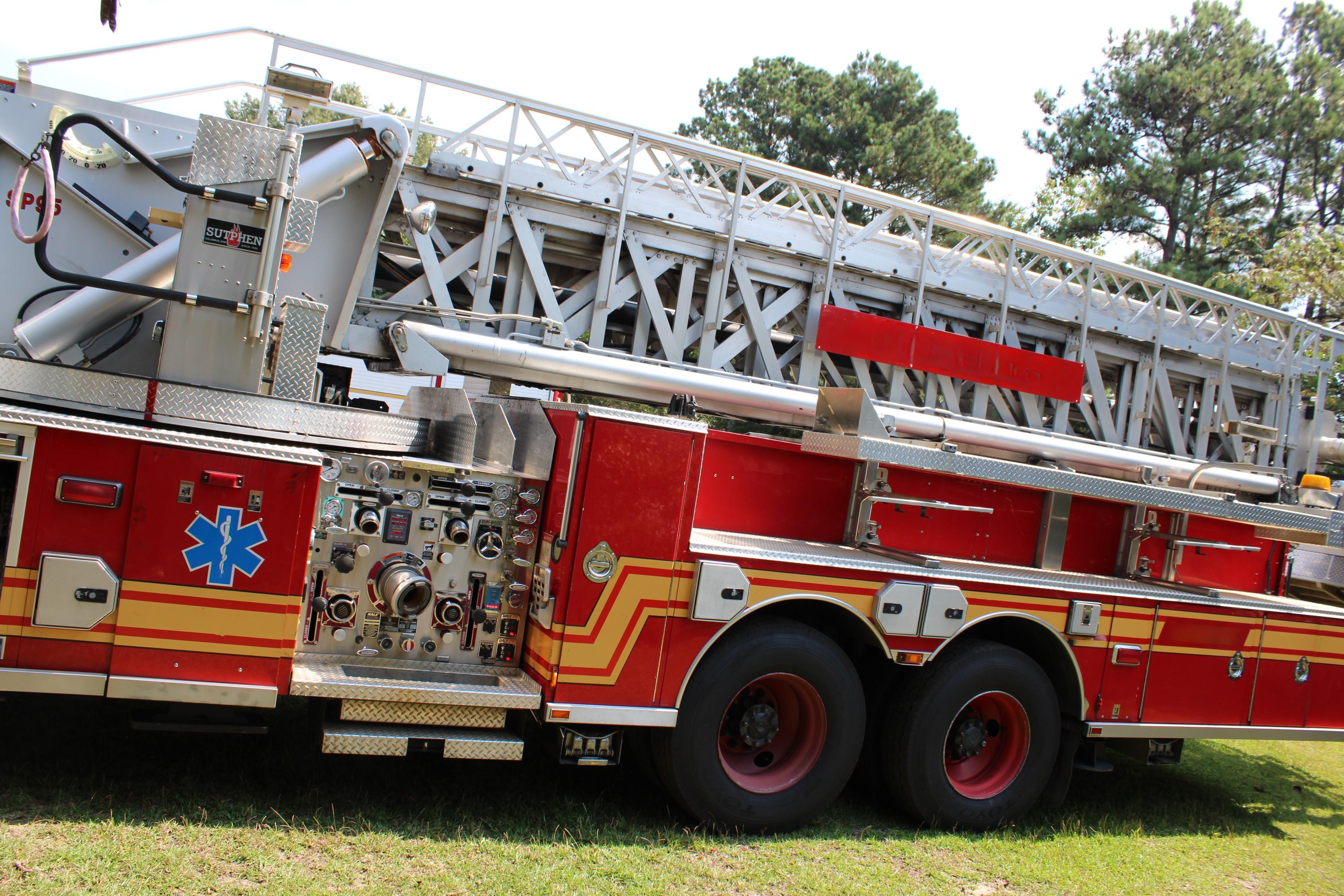 2004 Sutphen 95' 1500/300 Quint - image 4