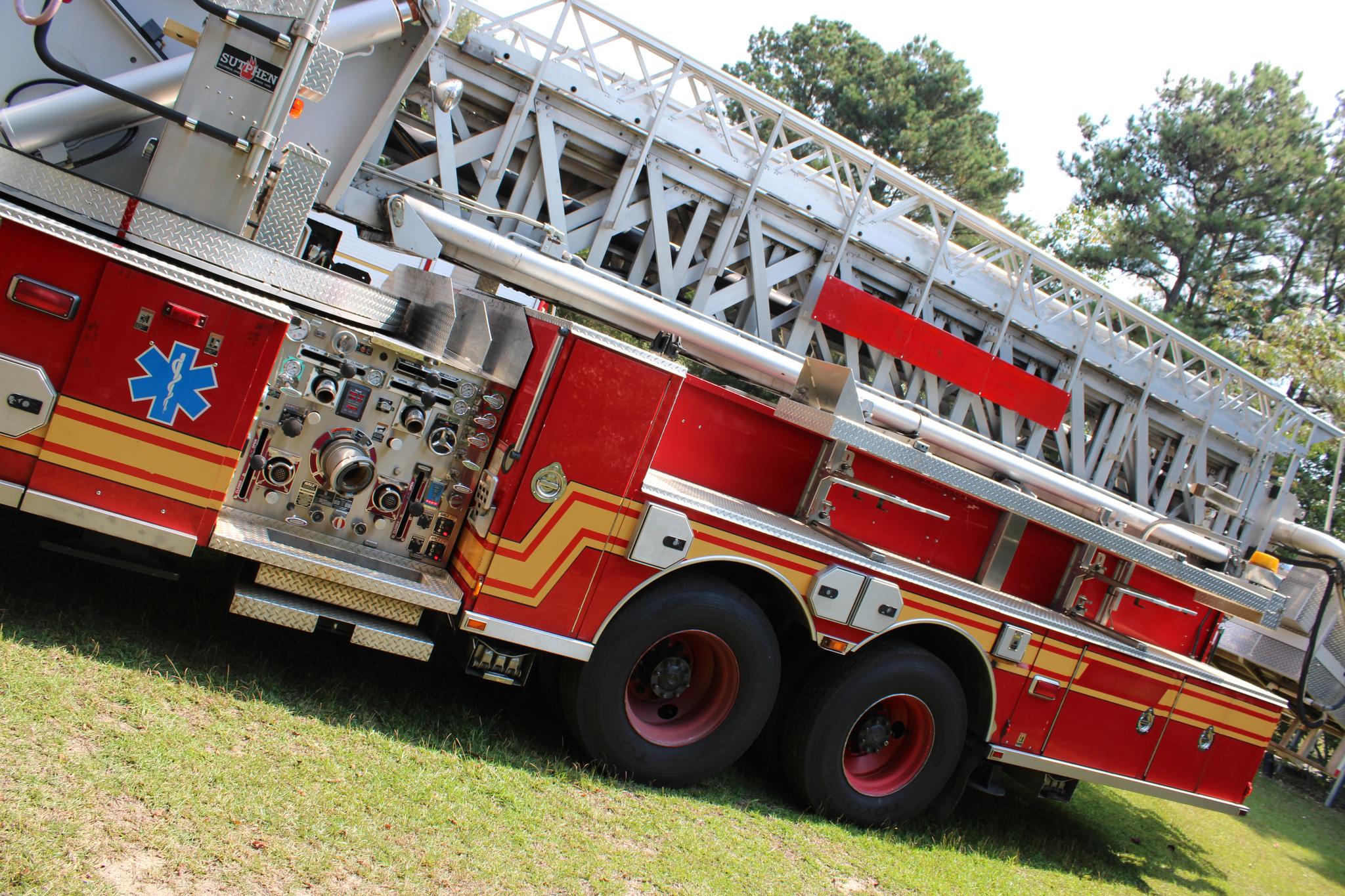 2004 Sutphen 95' 1500/300 Quint - image 5