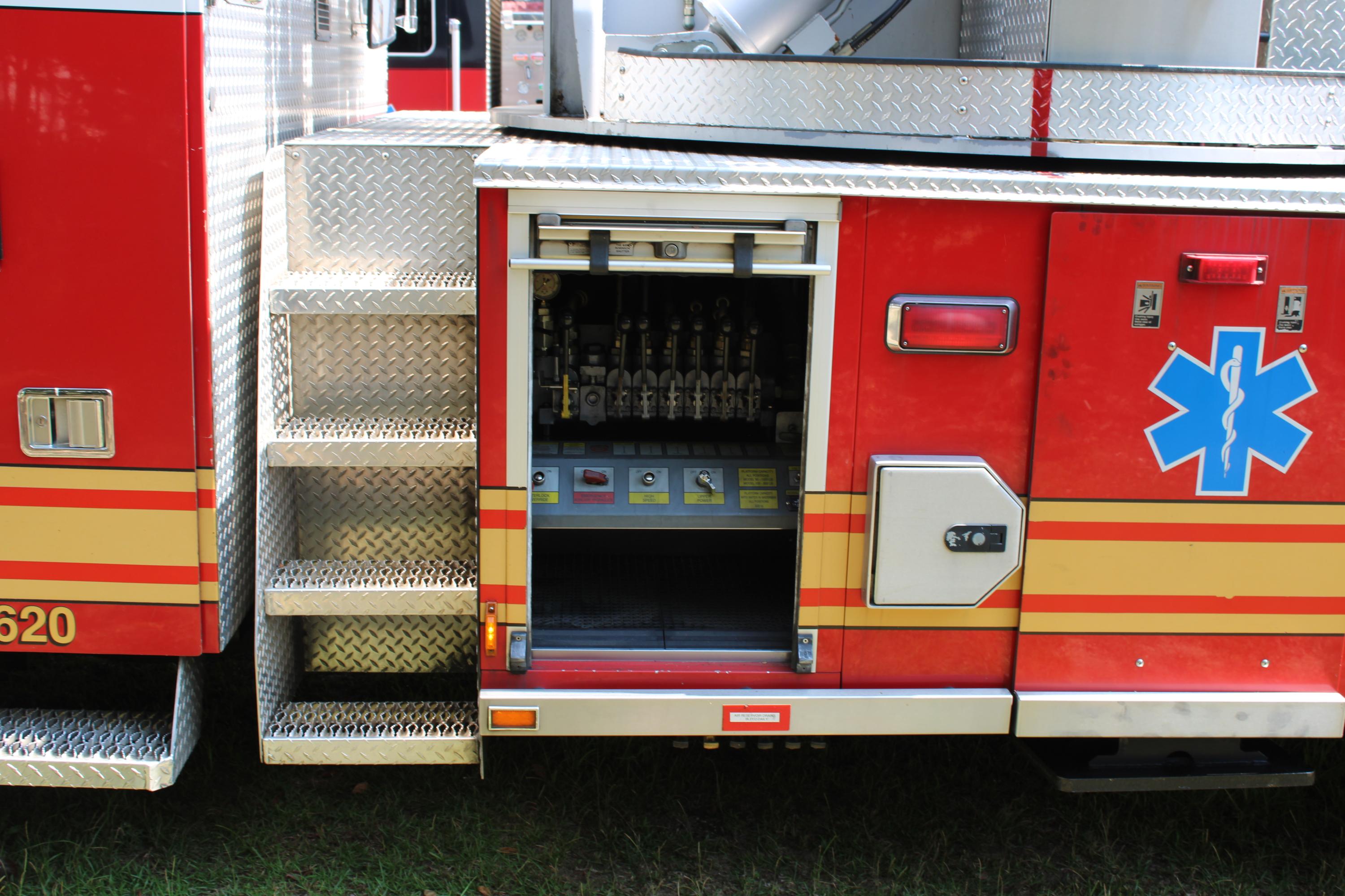 2004 Sutphen 95' 1500/300 Quint - image 7