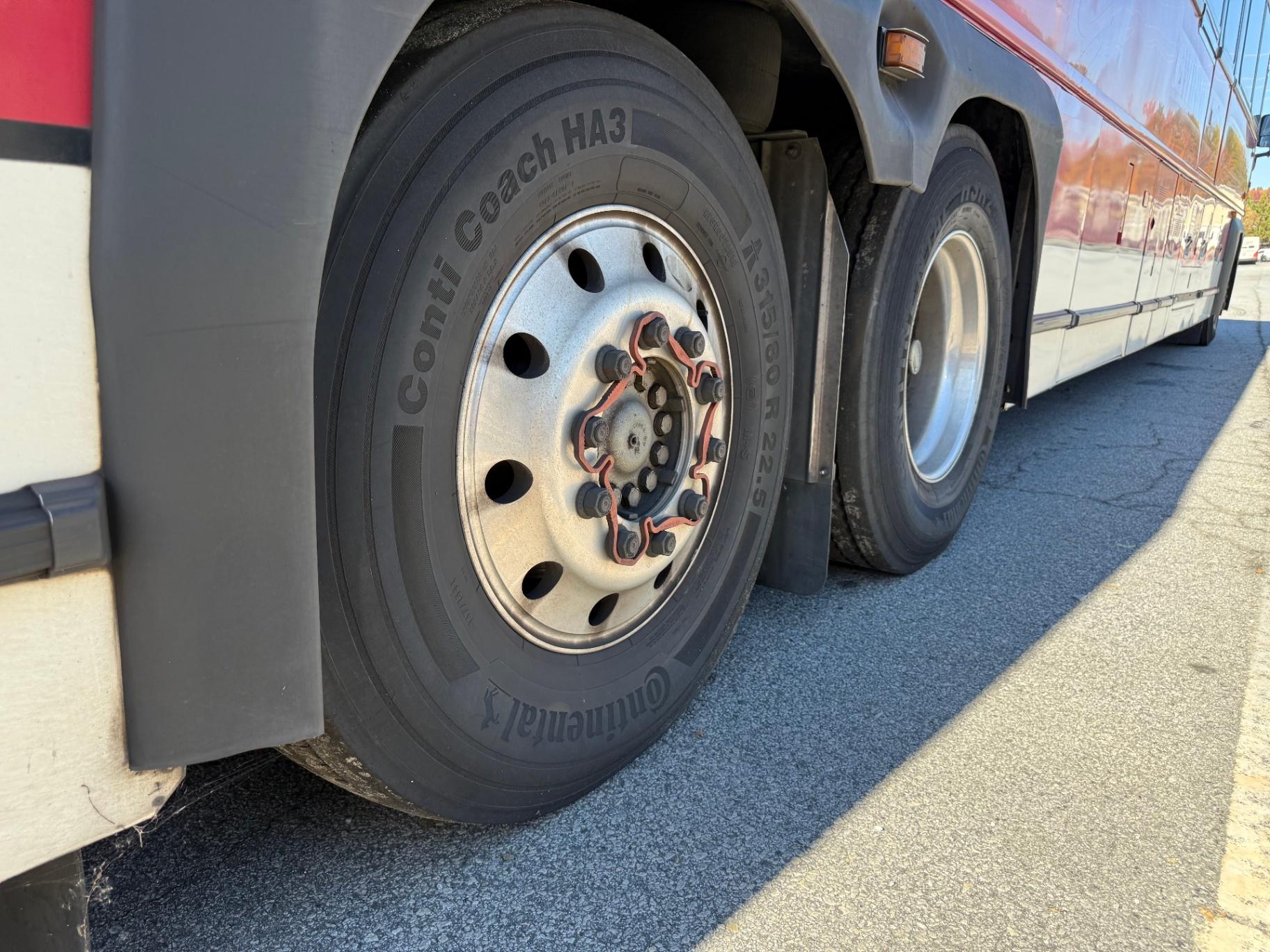 2009 MCI Passenger Bus D4500 - 9025 - image 6