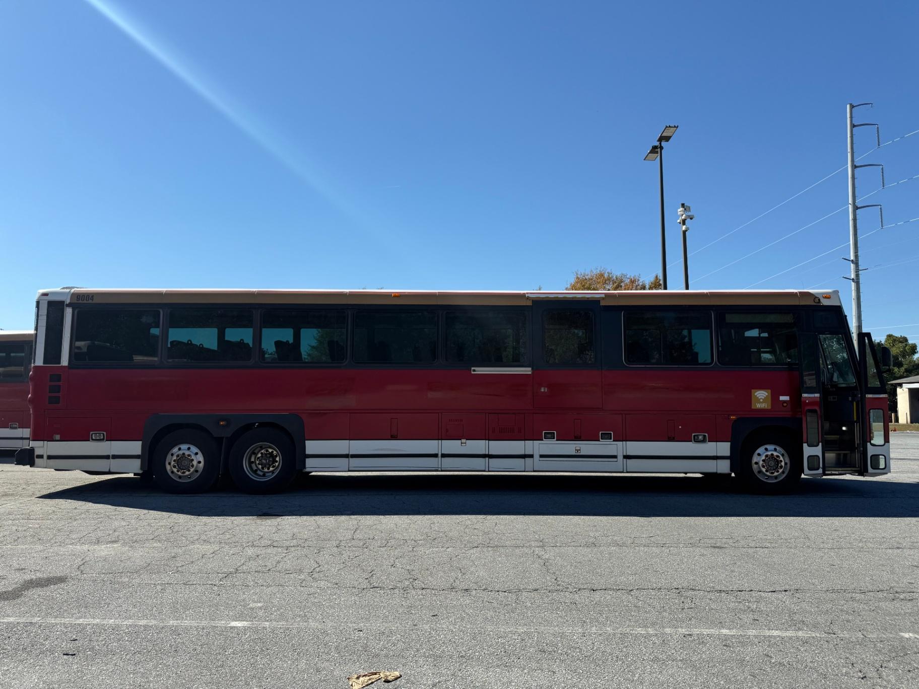 2009 Passenger Bus D4500 - 9004 - image 3