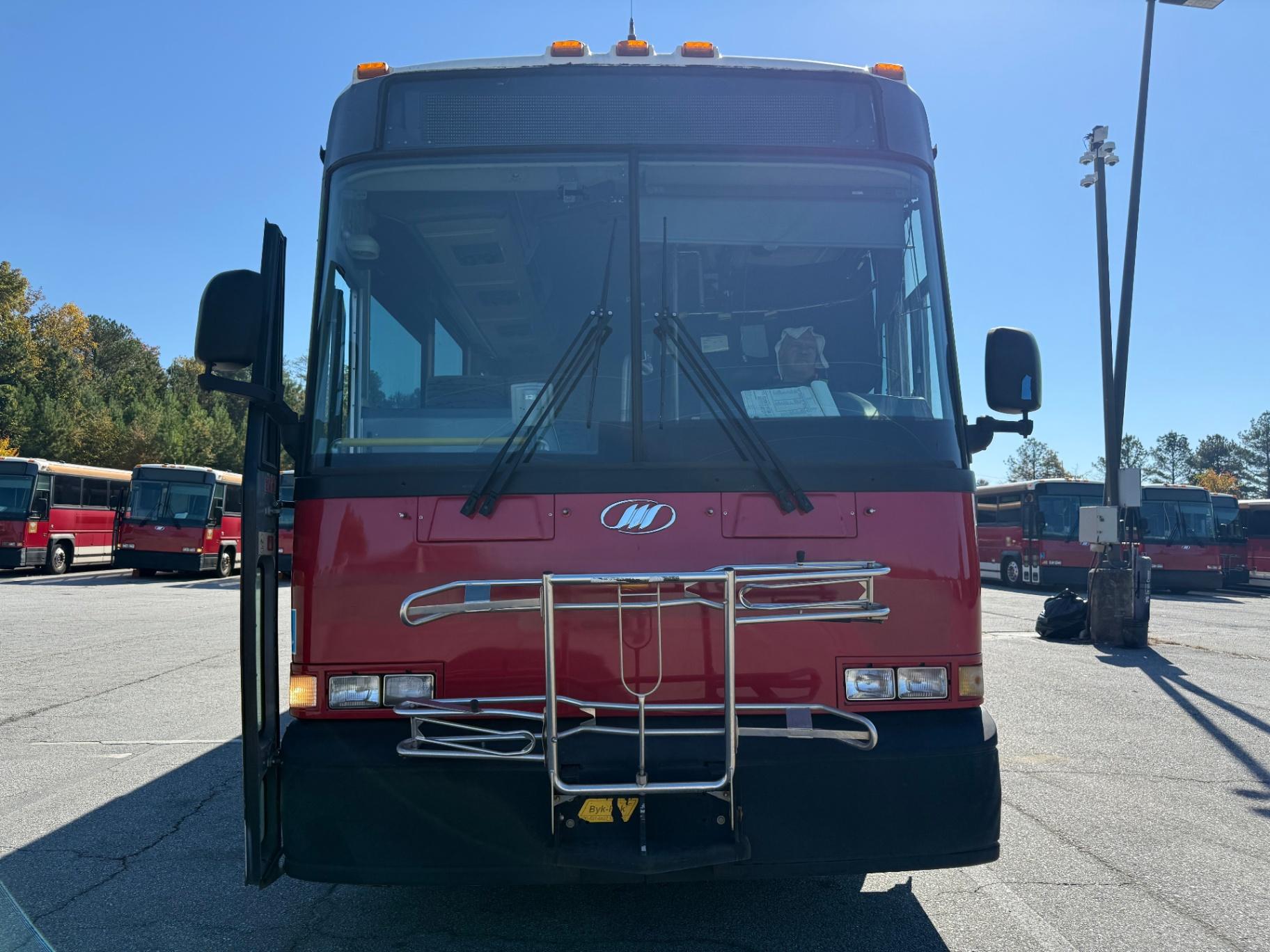 2008 Passenger Bus D4500 - 7009 - image 1