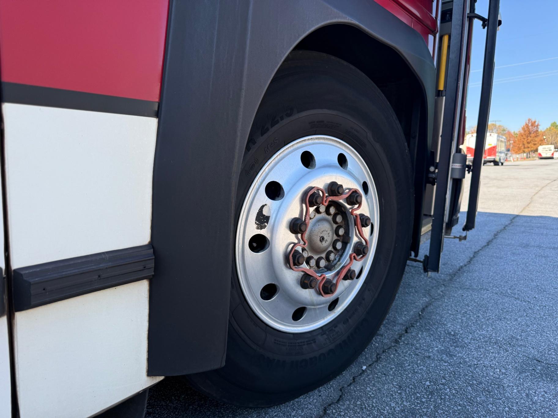 2008 Passenger Bus D4500 - 7009 - image 7