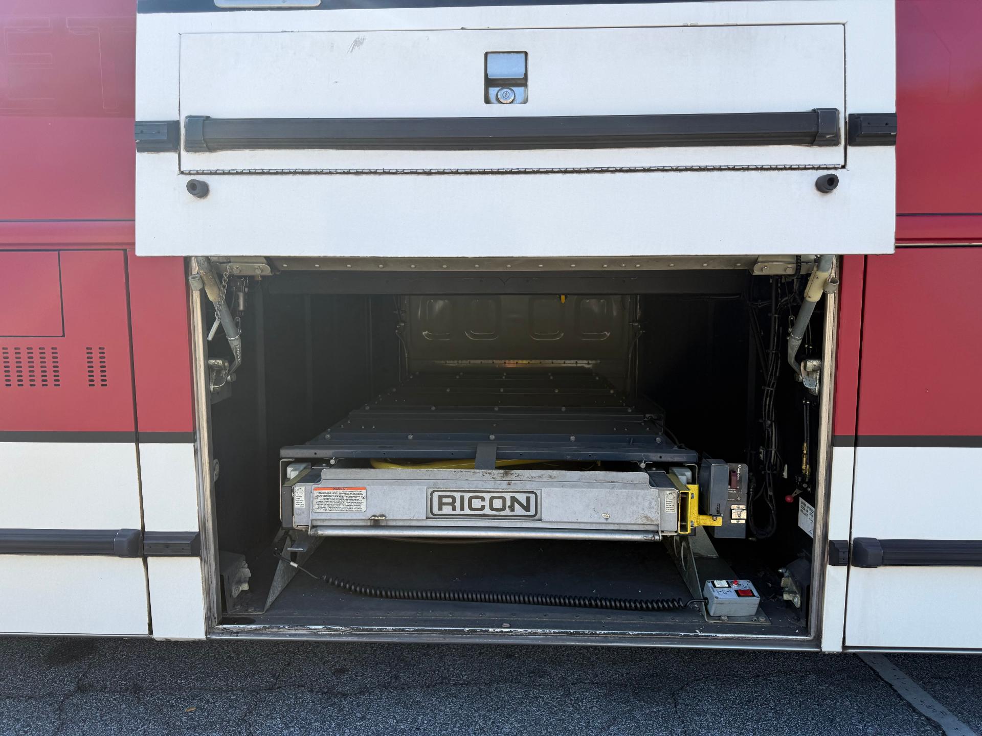 2008 Passenger Bus D4500 - 7009 - image 10