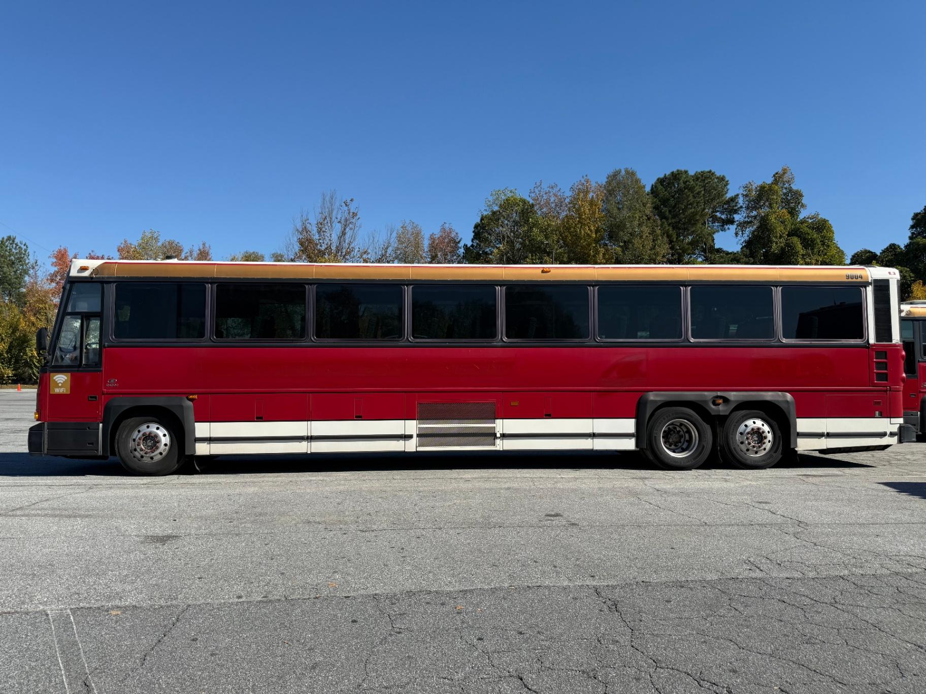 2009 Passenger Bus D4500 - 9004 - image 2