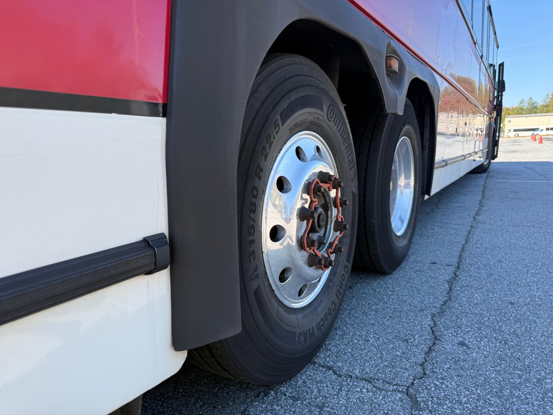 2008 Passenger Bus D4500 - 7009 - image 6