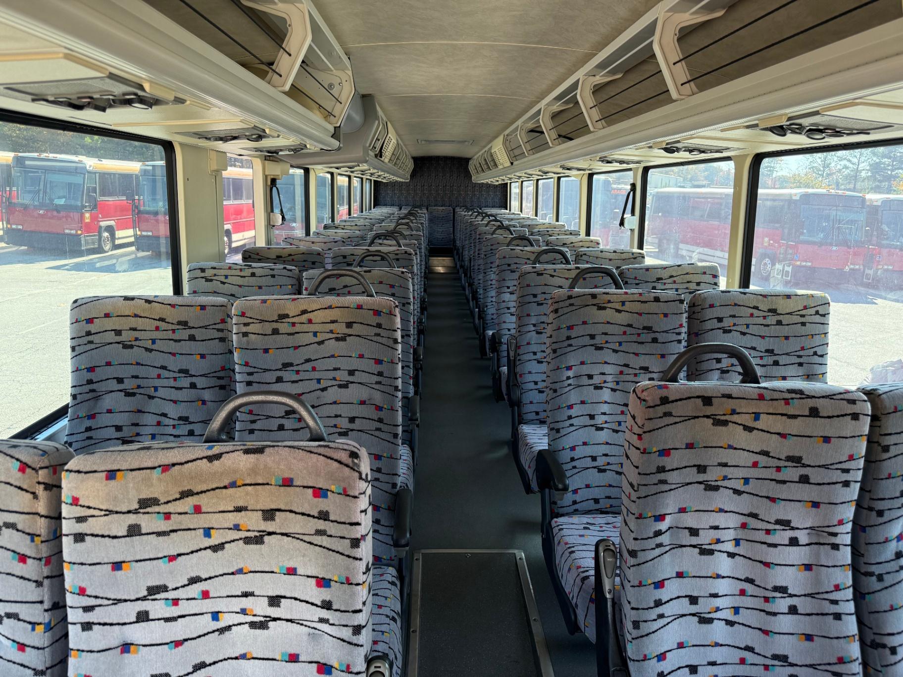 2008 Passenger Bus D4500 - 7009 - image 13