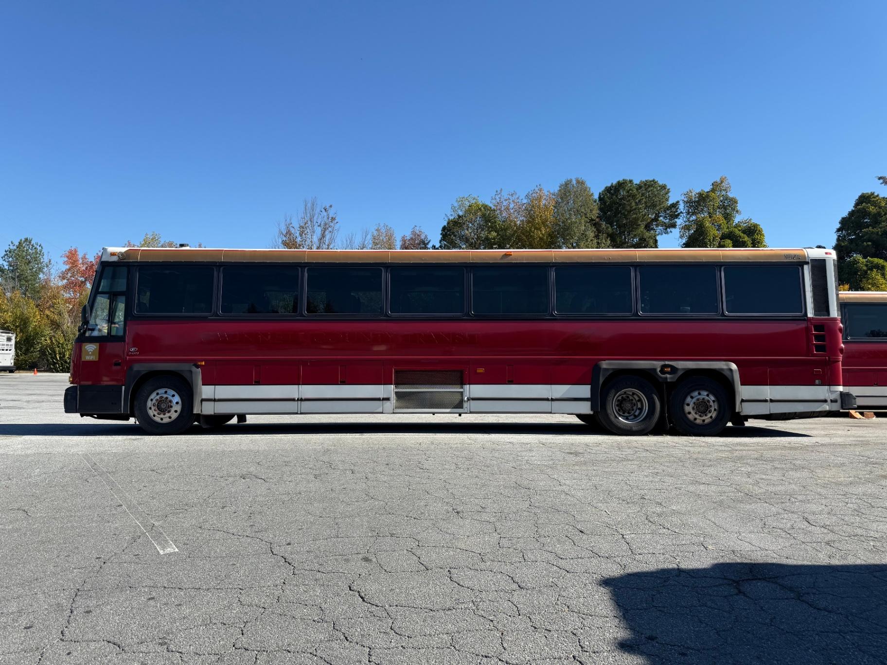 2009 MCI Passenger Bus D4500 - 9025 - image 2
