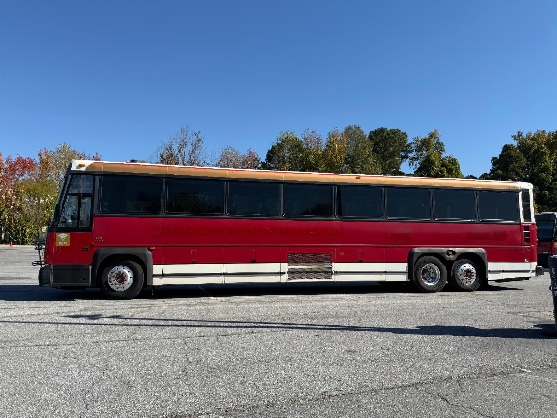 2008 Passenger Bus D4500 - 7009 - image 2