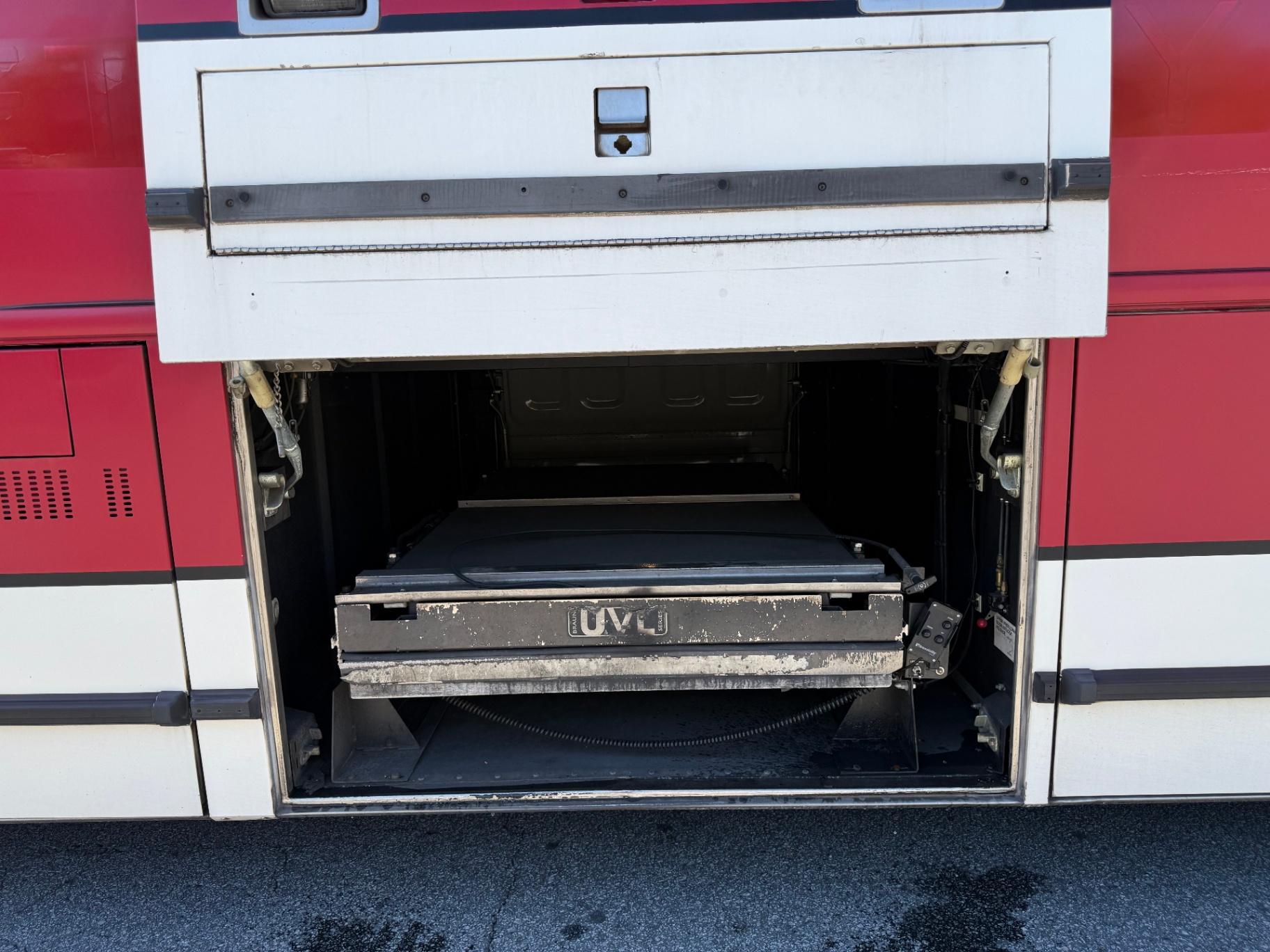 2009 MCI Passenger Bus D4500 - 9025 - image 10