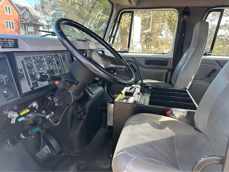 1995 International 4x4 1250/70 - image 14