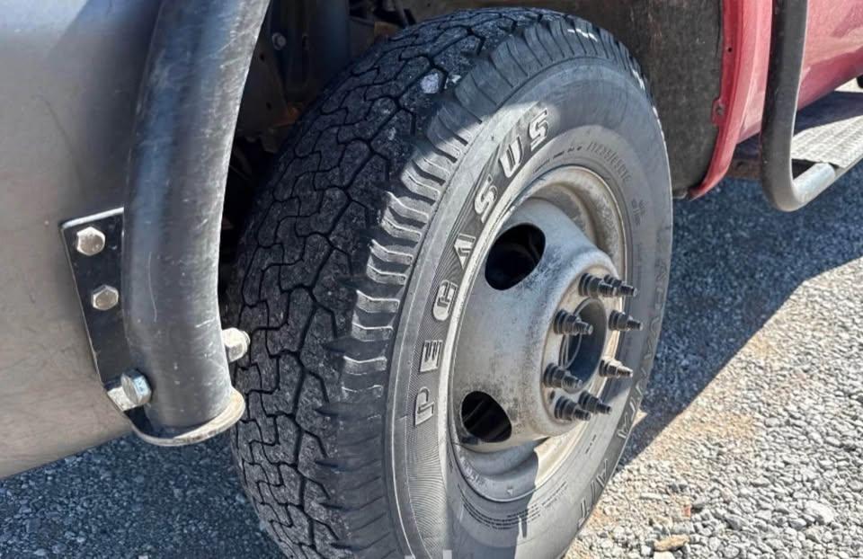1999 Ford Brush Truck F350 4x4 - image 17