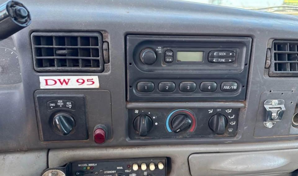 1999 Ford Brush Truck F350 4x4 - image 15