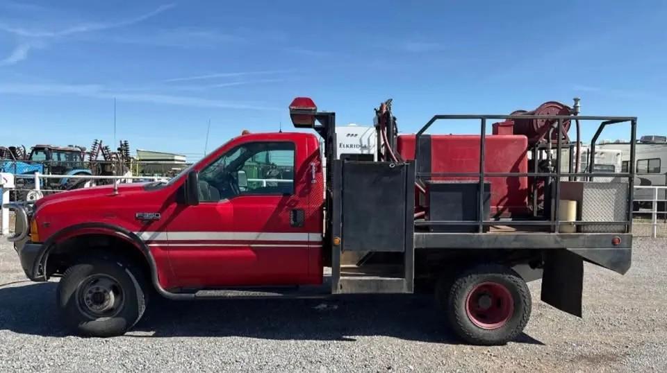 1999 Ford Brush Truck F350 4x4 - image 3