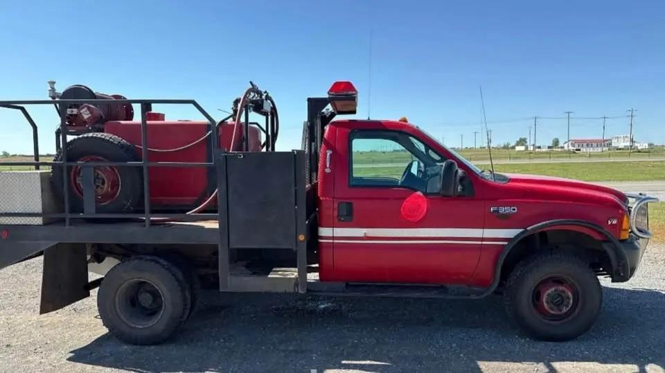 1999 Ford Brush Truck F350 4x4 - image 2