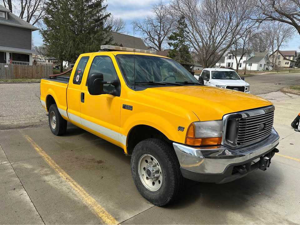 2000 Ford F-250 4x4 Brush Truck