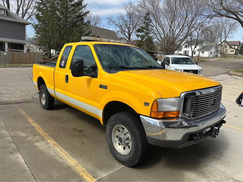 2000 Ford F-250 4x4 Brush Truck - image 1